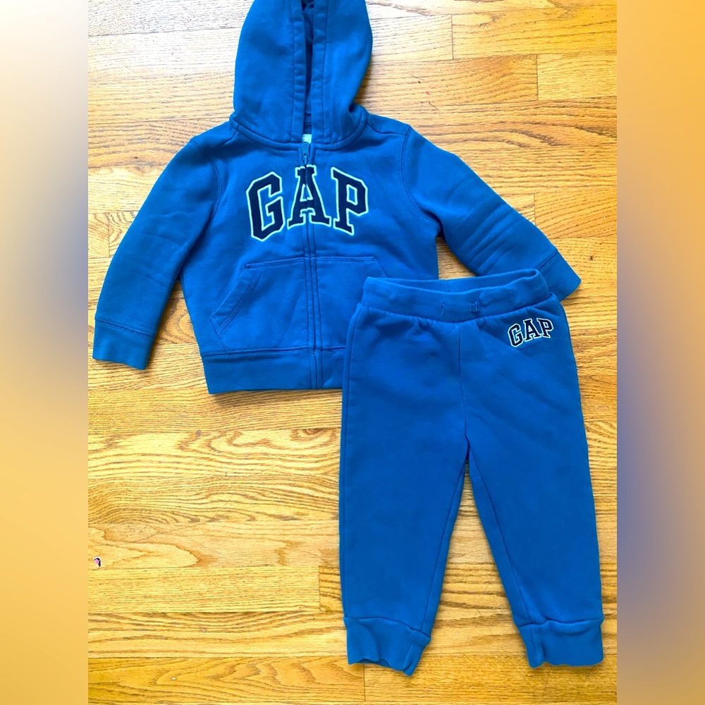 Gap Jogging Set